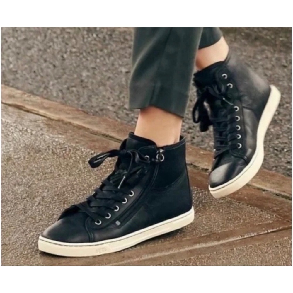 UGG Blaney Black Leather High Top Zip‎ Sneakers with Tassle Size 7